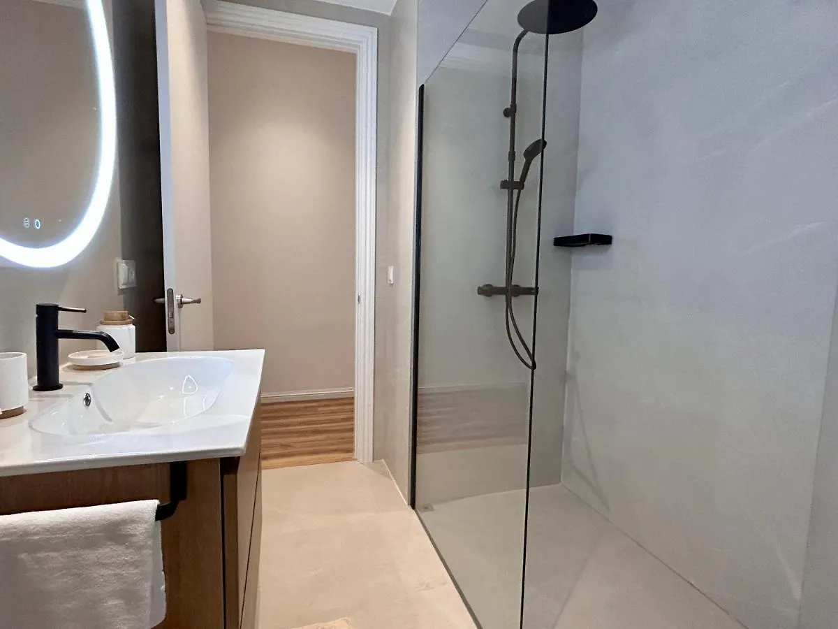 Apartment On La Concha Beach - Villa Iru サン・セバスティアン 0*,  スペイン